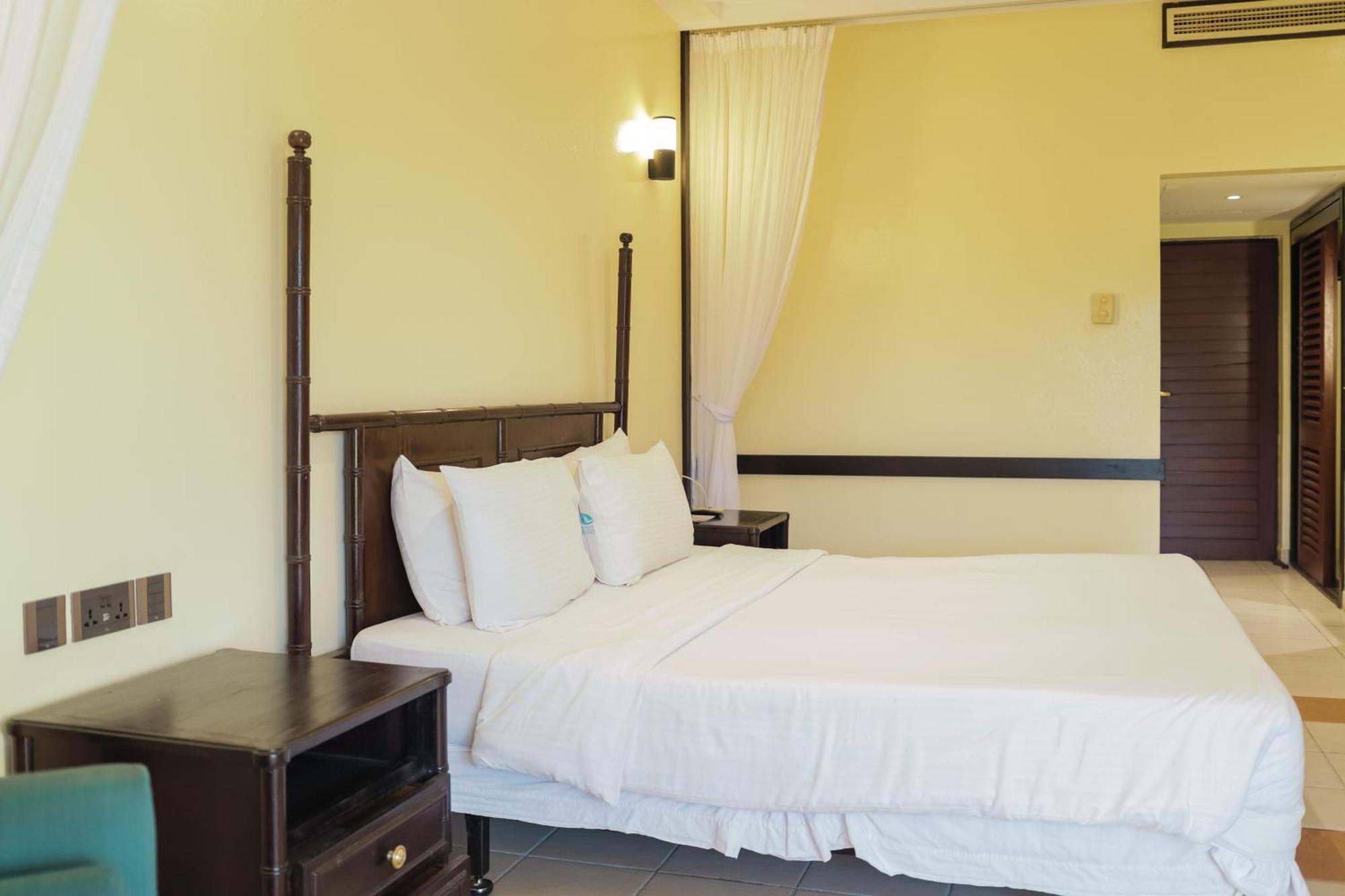 Mombasa Continental Resort Shanzu Exterior foto