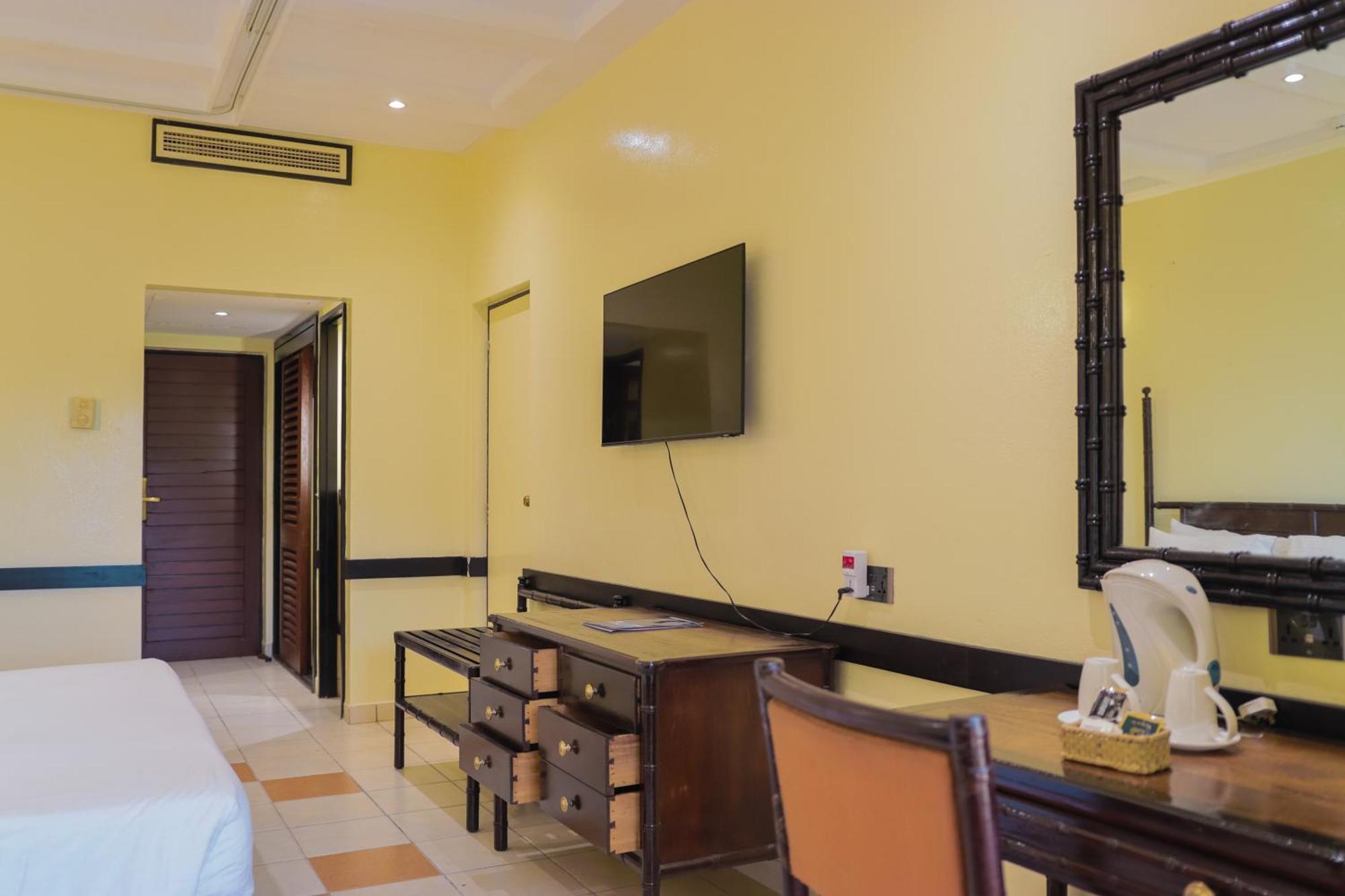 Mombasa Continental Resort Shanzu Exterior foto